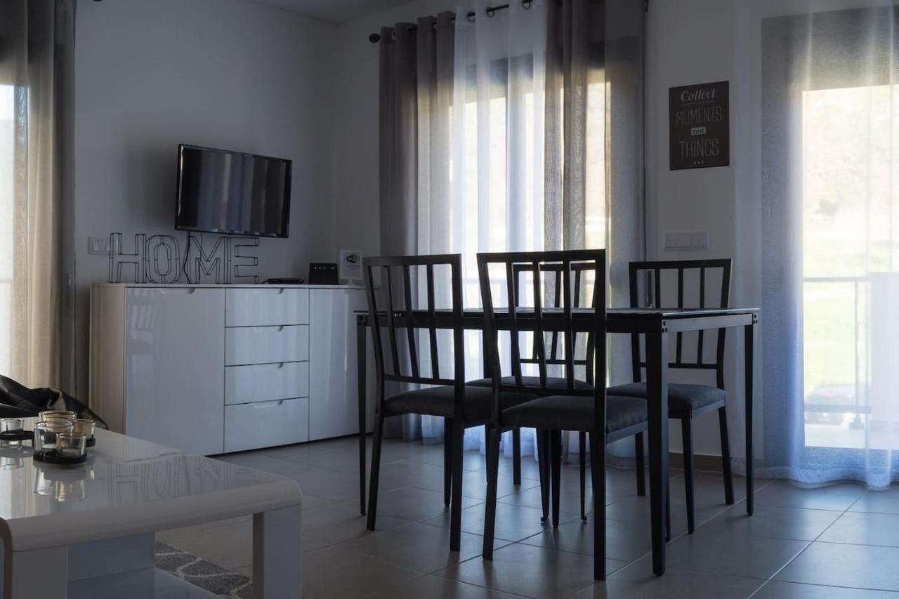 What A Life! Apartment Nazare Luaran gambar
